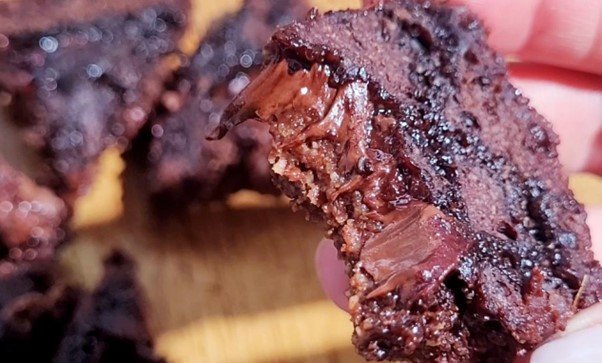 BROWNIE DE CACAU COM MOCHA